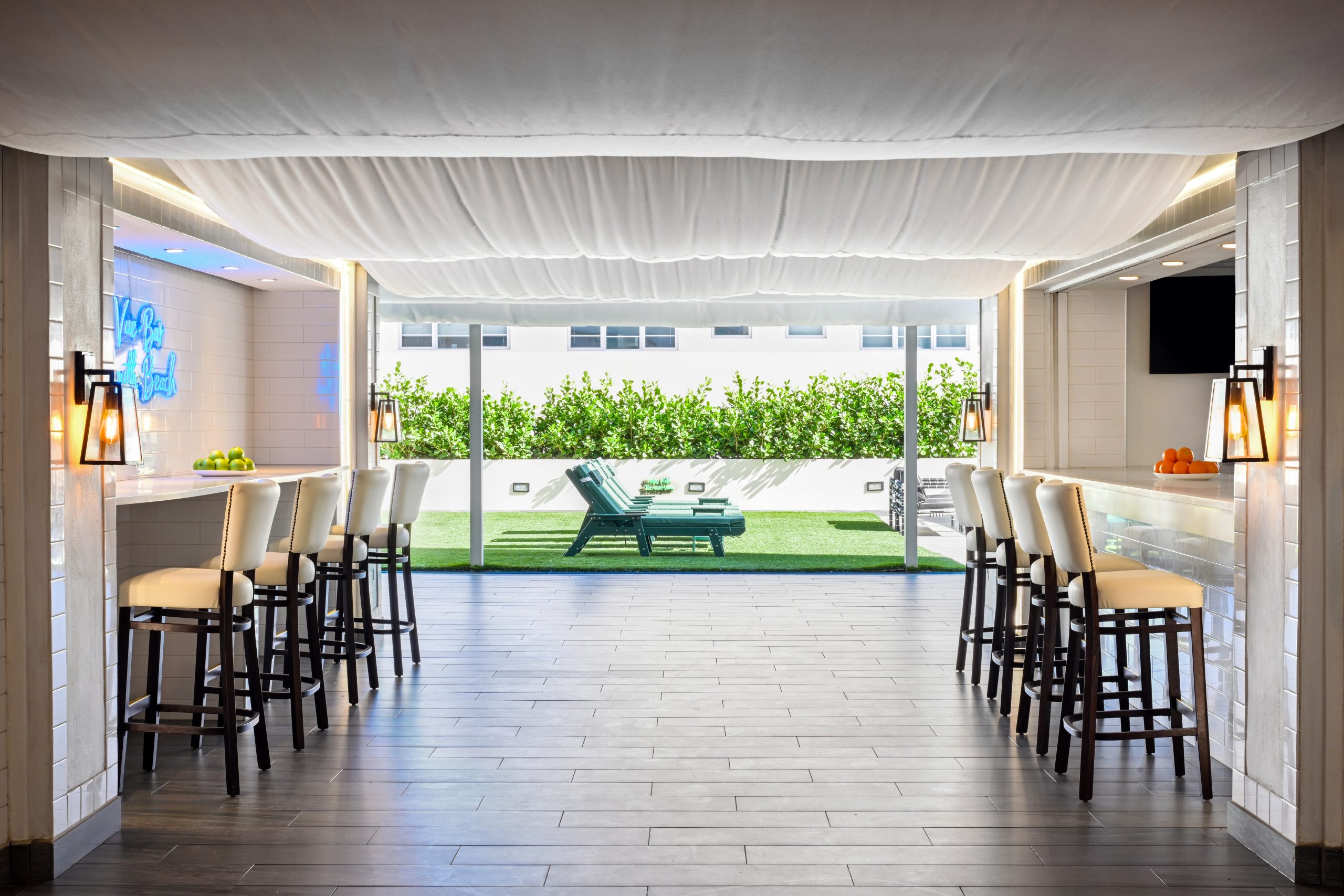 KHaydenVictorHotelVueBar1